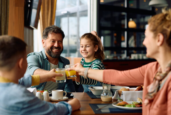 A family toasts at a a restaurant