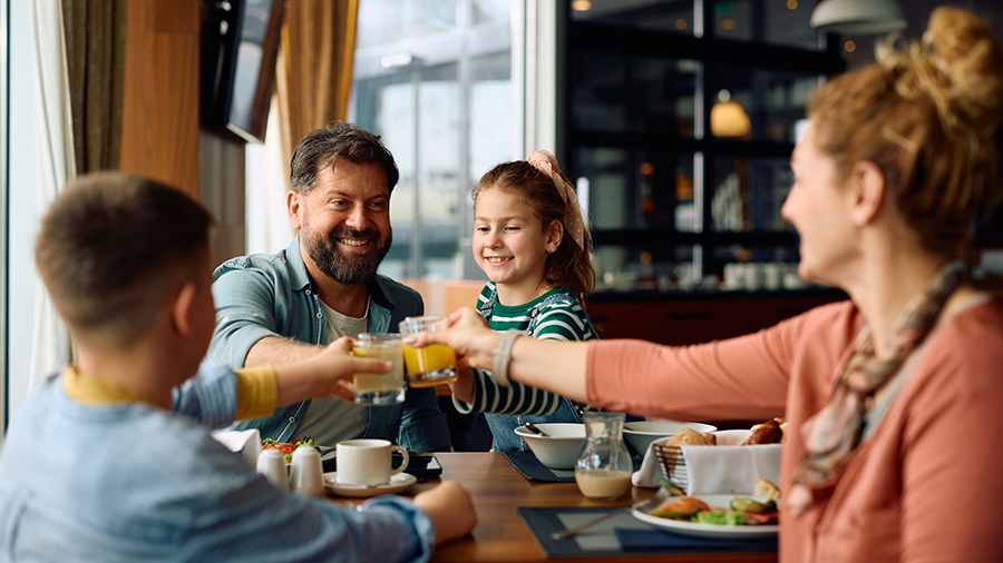 A family toasts at a a restaurant