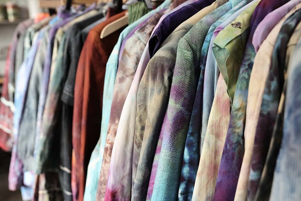 Ice-dyed clothing